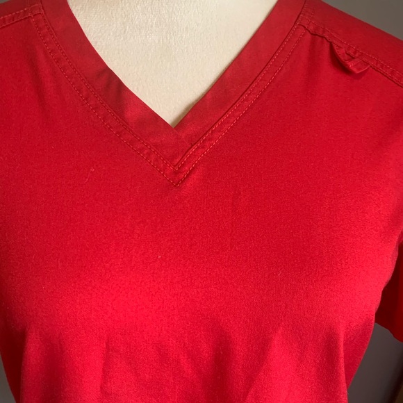 Land Prof Scrub Top Red Soft Stretch Wrinkle and Fade Resistant Small - Picture 5 of 6